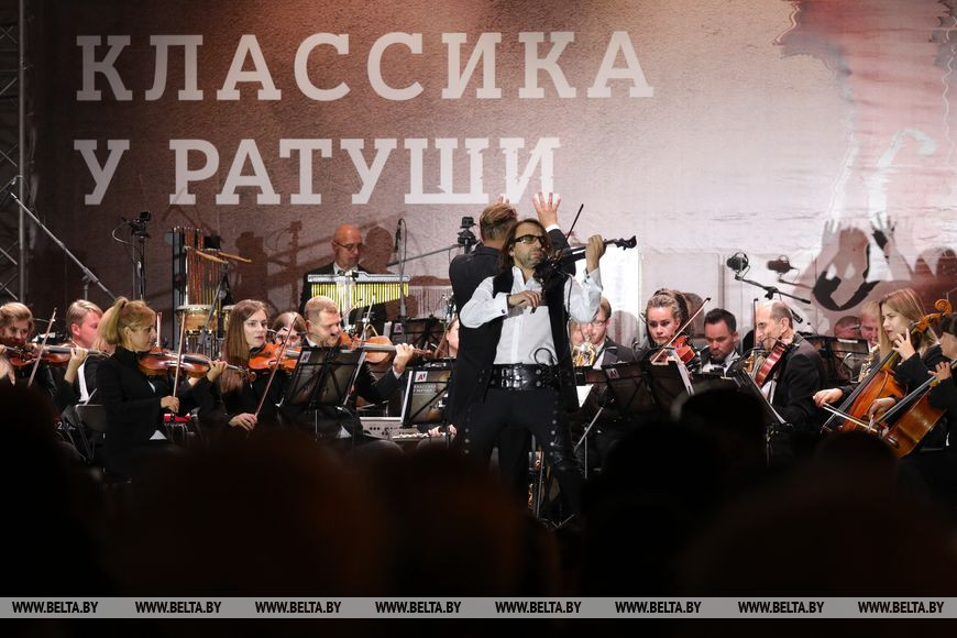 Основатель и солист группы PALLADIUM Electric Band Олег Пауля (электроскрипка)