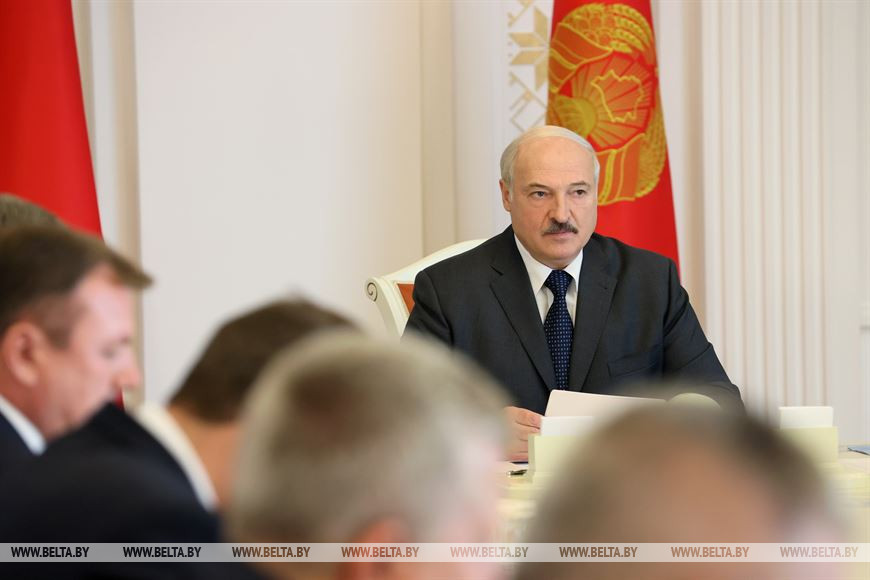 Александр Лукашенко во время совещания