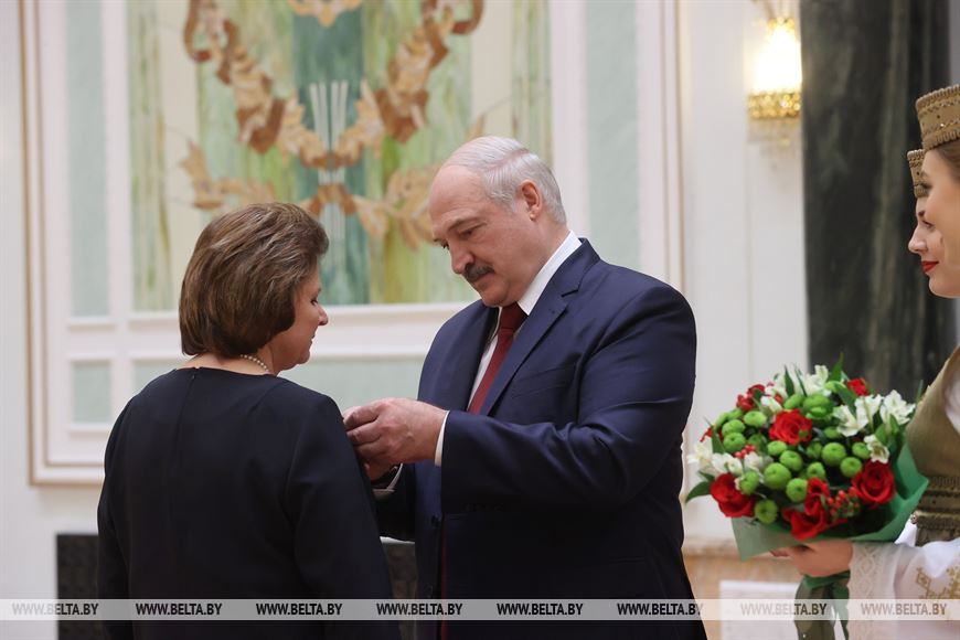 Директор ОАО "Отар" Татьяна Струк удостоена почетного звания "Заслуженный работник сельского хозяйства Республики Беларусь"