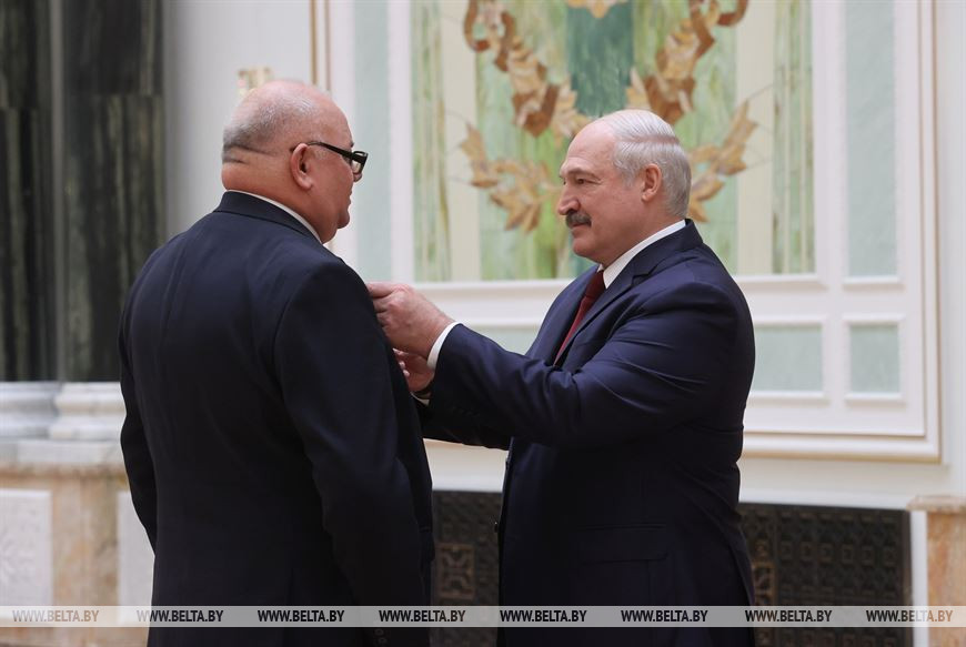 Директор ЗАО "Нива" Григорий Ковалев удостоен почетного звания "Заслуженный работник сельского хозяйства Республики Беларусь"