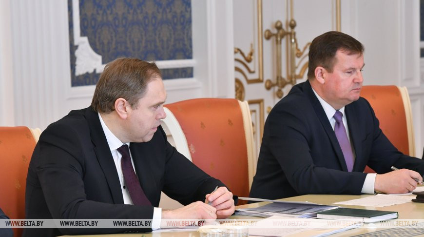 Министр здравоохранения Владимир Караник и государственный секретарь Совета безопасности Андрей Равков