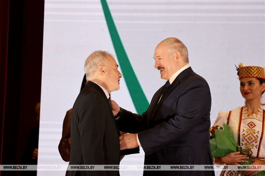 Декан архитектурного факультета Армен Сардаров награжден орденом Почета