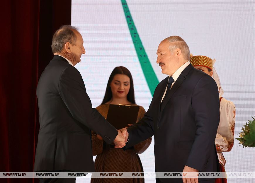 Орденом Отечества III степени награжден заведующий кафедрой тепловых электрических станций Николай Карницкий