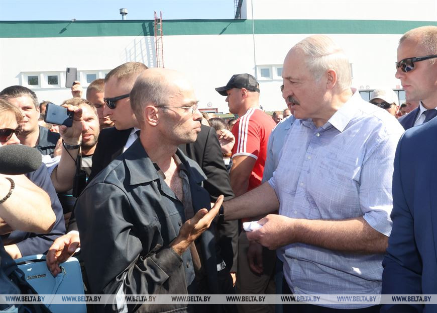 Александр Лукашенко во время посещения