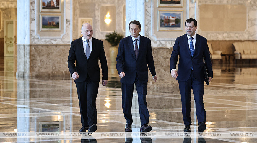 Председатель Комитета государственной безопасности Беларуси Иван Тертель, директор Службы внешней разведки России Сергей Нарышкин и государственный секретарь Совета Безопасности Беларуси Валерий Вакульчик Председатель Комитета государственной безопасности Беларуси Иван Тертель, директор Службы внешней разведки России Сергей Нарышкин и государственный секретарь Совета Безопасности Беларуси Валерий Вакульчик
