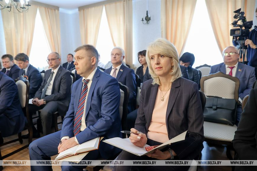 Во время заседания Во время заседания