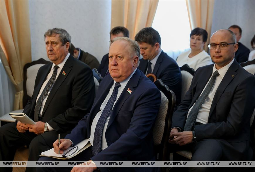 Во время заседания Во время заседания