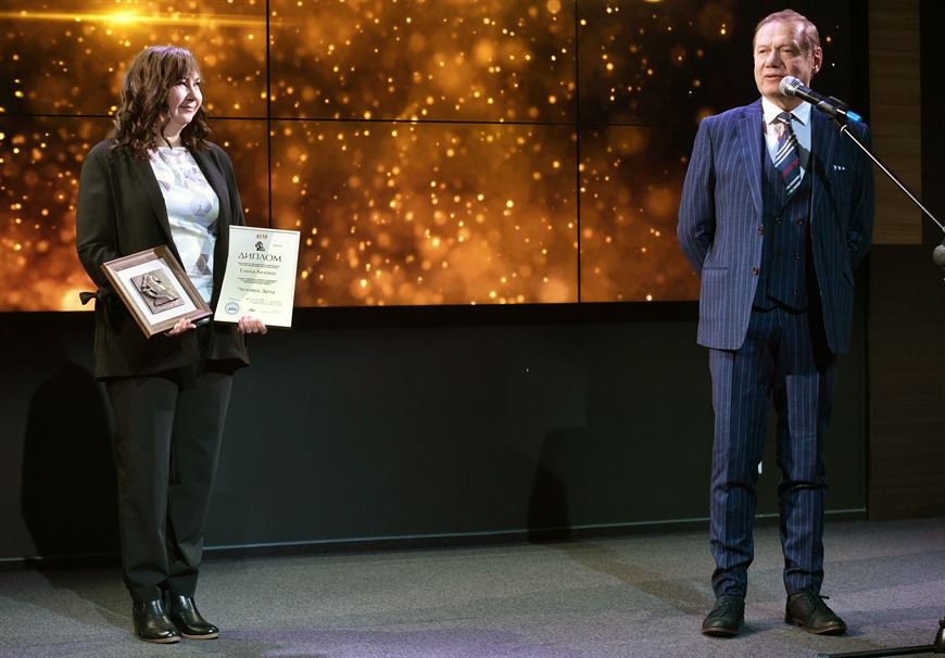 Елена Антони и председатель совета Ассоциации белорусских банков, лауреат конкурса "Человек Дела -2015" Николай Лузгин Елена Антони и председатель совета Ассоциации белорусских банков, лауреат конкурса "Человек Дела -2015" Николай Лузгин