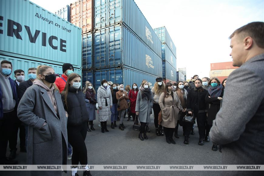 Представители СМИ во время посещения Минского филиала "Белтаможсервиса" Представители СМИ во время посещения Минского филиала "Белтаможсервиса"