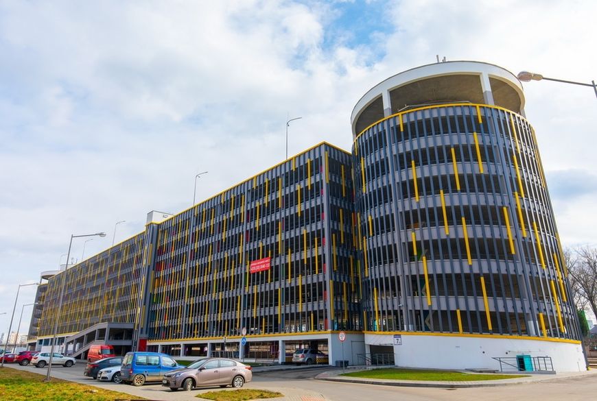 В комплексе уже работает многоэтажный паркинг на 800 машин