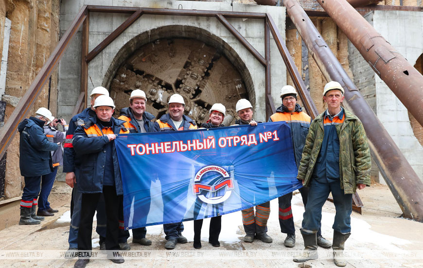 Во время завершения проходки первого тоннеля третьей линии от будущей станции метро "Вокзальная" до станции "Ковальская слобода", апрель 2019 года