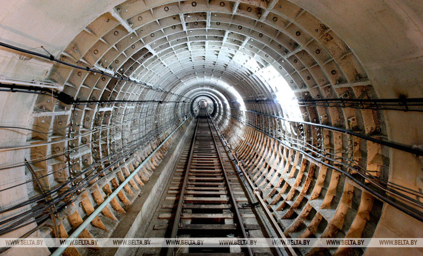 Тоннель метро в направлении станций "Грушевка", "Михалово" и "Петровщина"