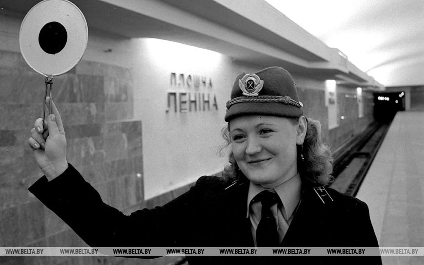 Дежурная по станции "Площадь В.И.Ленина" Л.Радкевич, 1984 год