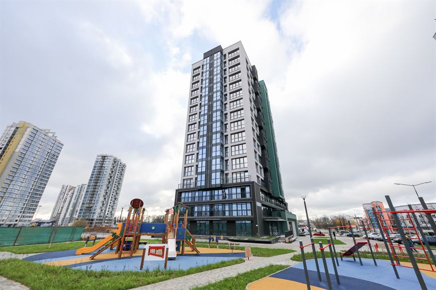 Во всех кварталах обустраиваются безопасные детские и спортивные площадки с современным оборудованием Во всех кварталах обустраиваются безопасные детские и спортивные площадки с современным оборудованием