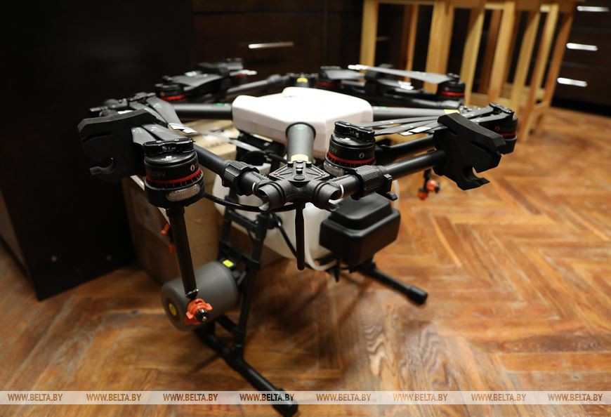 Октокоптер для обработки лесных массивов