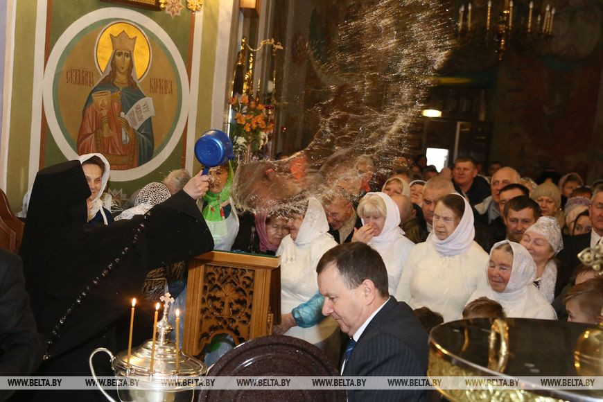 Православные верующие празднуют Крещение в в Гродненском Свято-Рождество Богородичном женском монастыре