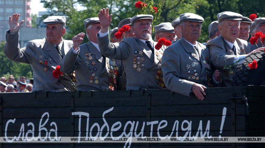 Военный парад в Минске в честь 60-летия освобождения Беларуси от немецко-фашистских захватчиков, 2004 год
