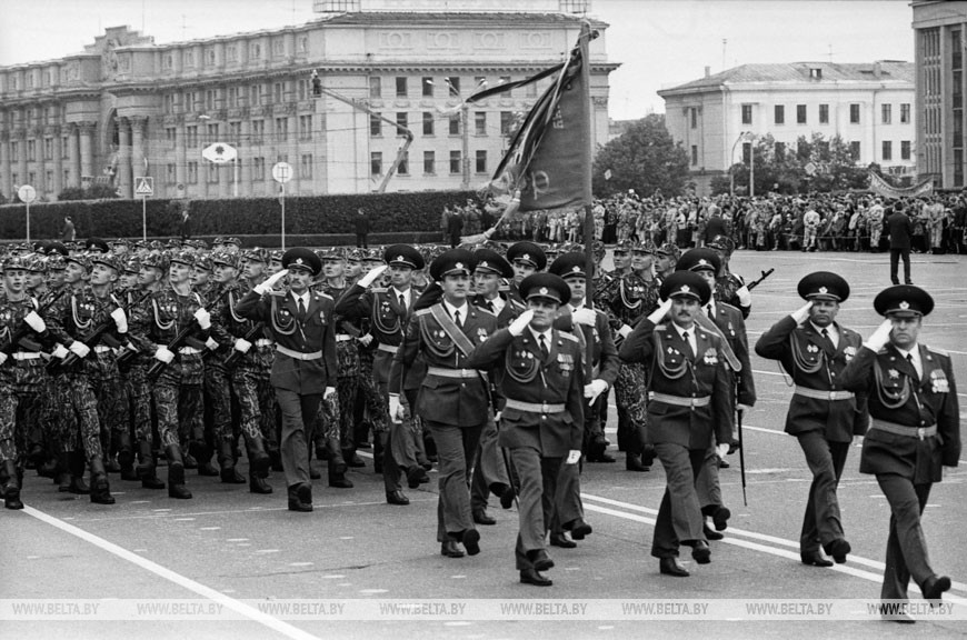 Военный парад и спортивное молодежное шествие, посвященное Дню Независимости. Минск, 3 июля 1998 года