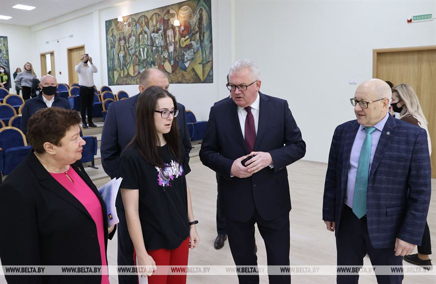 Министр образования Игорь Карпенко и ректор БГПУ Александр Жук во время посещения арт-пространства BSPU HALL Министр образования Игорь Карпенко и ректор БГПУ Александр Жук во время посещения арт-пространства BSPU HALL