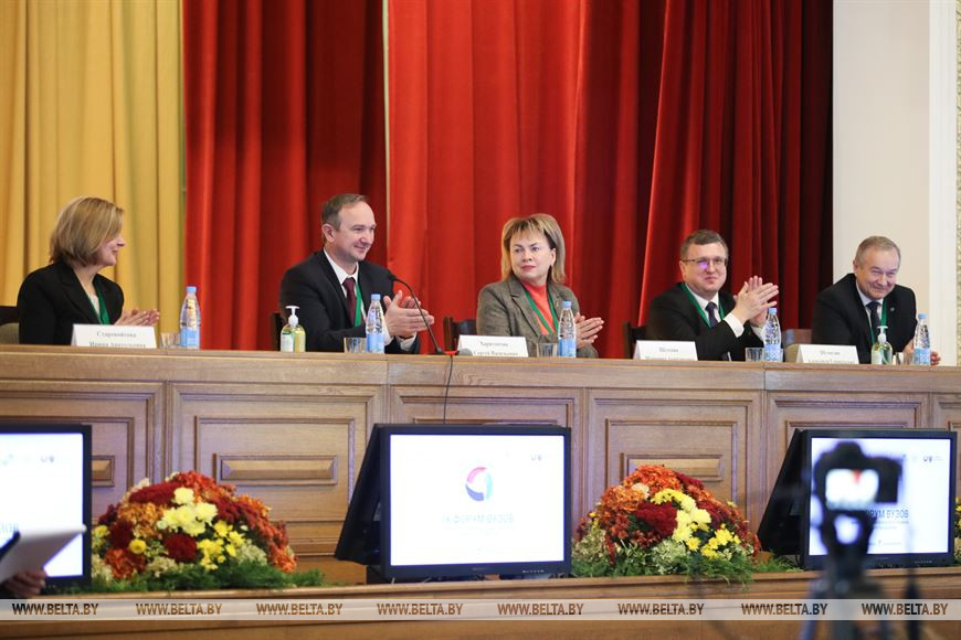 Во время форума Во время форума