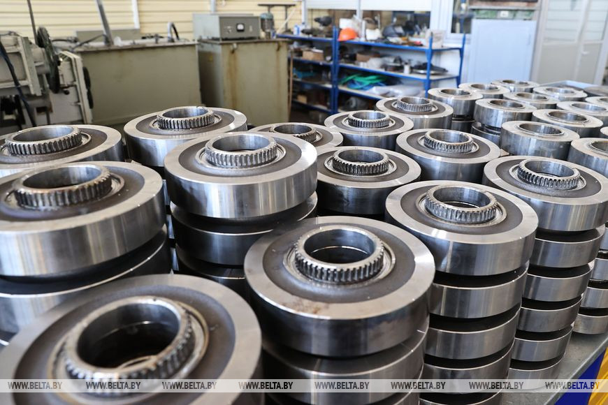 В лаборатории электронно-лучевых и аддитивных технологий В лаборатории электронно-лучевых и аддитивных технологий