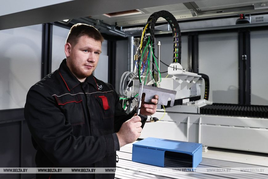 Младший научный сотрудник лаборатории технологий и оборудования индукционного нагрева Владислав Ходюш Младший научный сотрудник лаборатории технологий и оборудования индукционного нагрева Владислав Ходюш