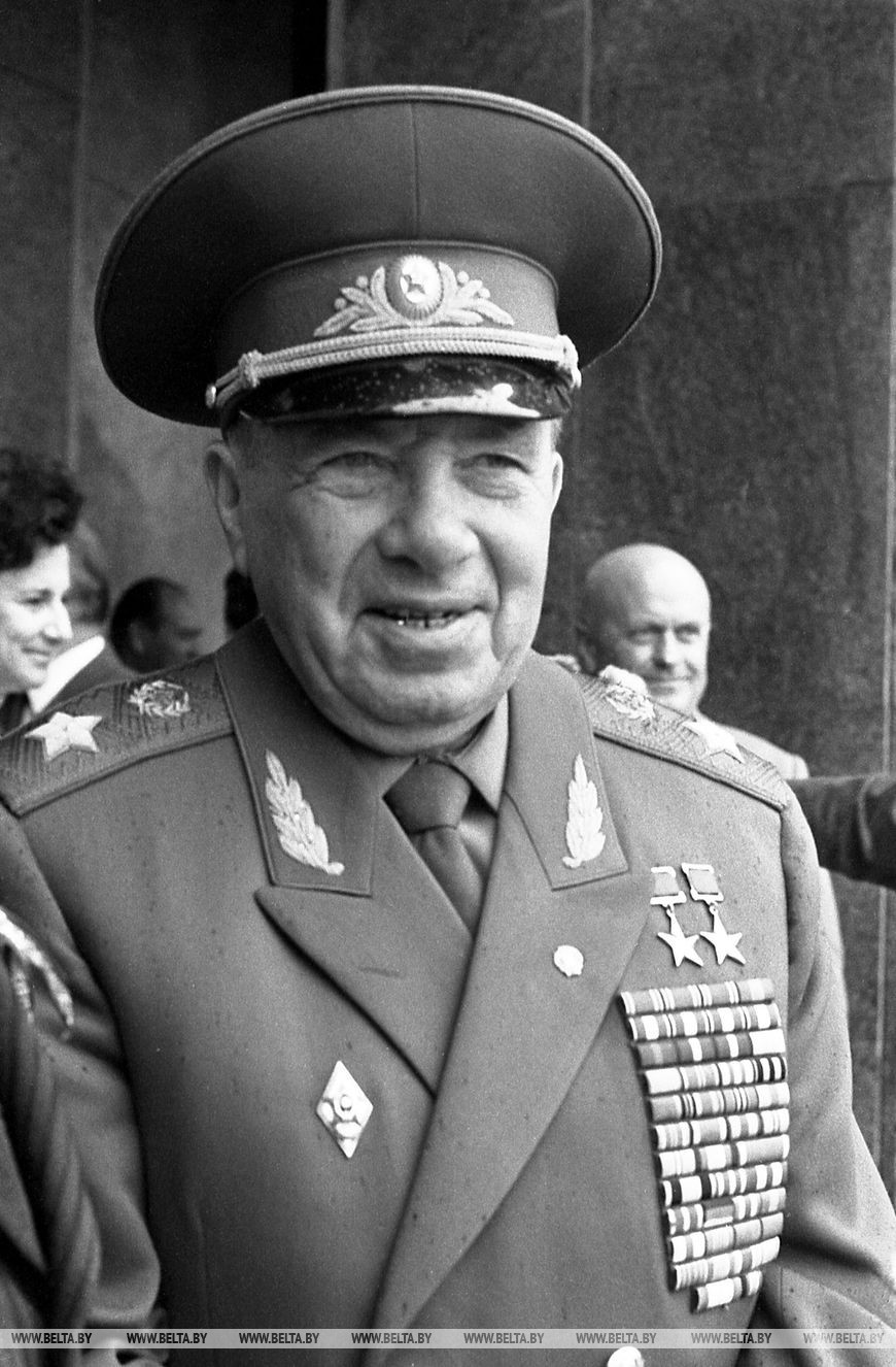 Дважды Герой Советского Союза И.И.Гусаковский, июль 1984 года