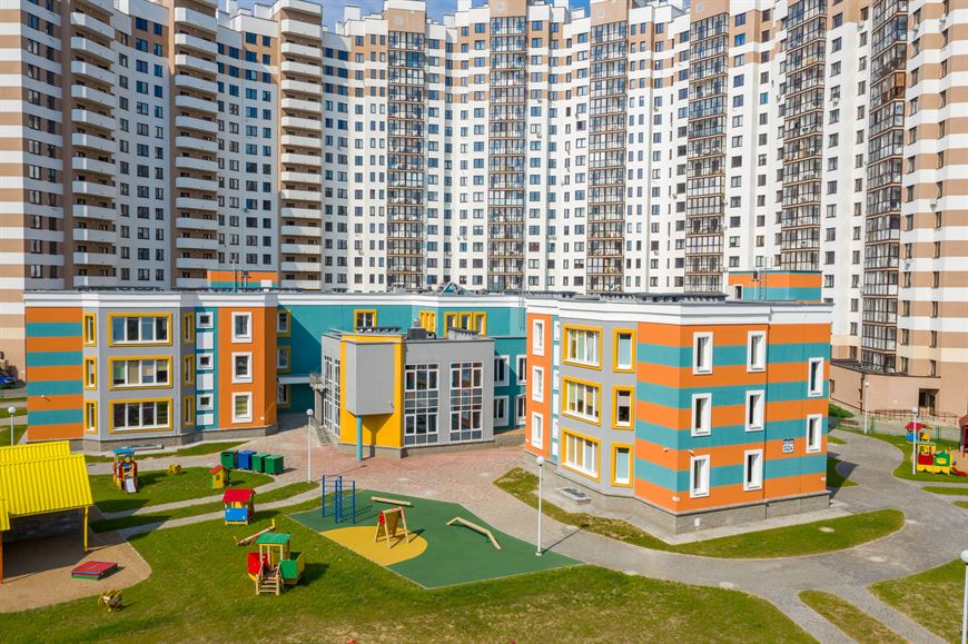 Детский сад с бассейном во дворе дома "Диадема" Детский сад с бассейном во дворе дома "Диадема"