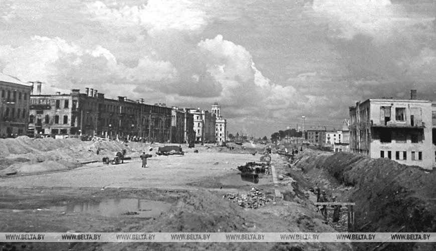 Минск. Начало реконструкции главной магистрали города - Советской улицы, 1946 год
