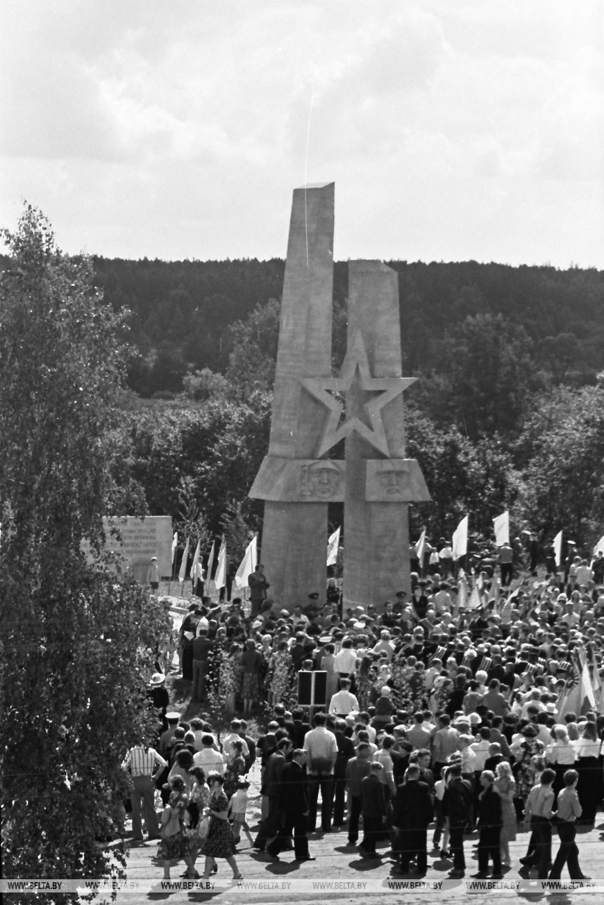 Открытие памятника "Витебские (Суражские) ворота", 4 июля 1977 года.
