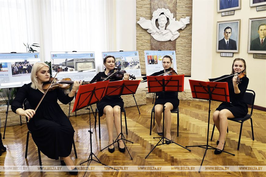 Во время праздничного мероприятия Во время праздничного мероприятия