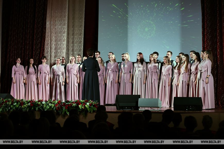 Во время концерта Во время концерта