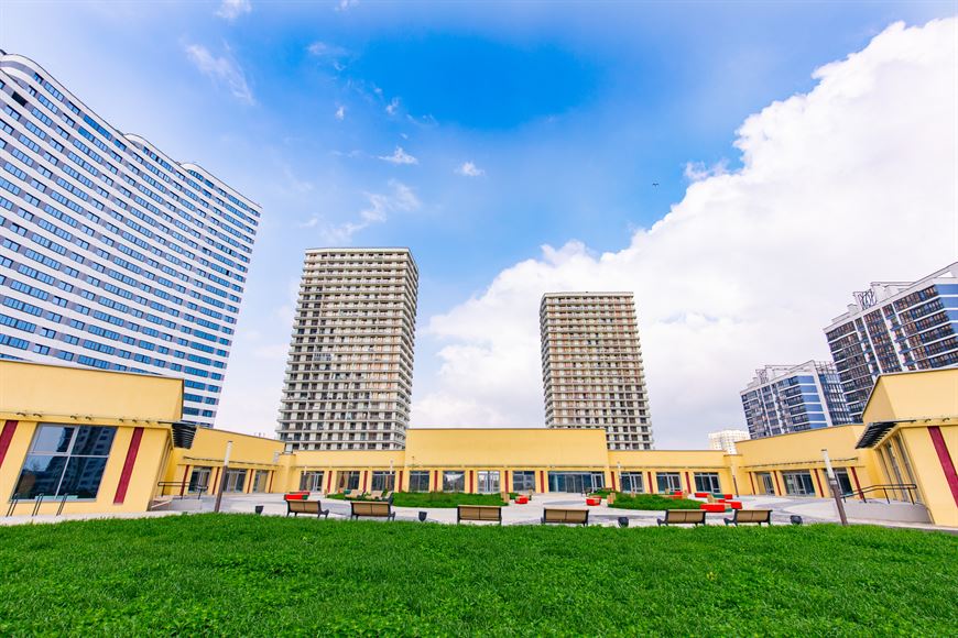 Вся территория квартала "Эмиратс" уже благоустроена Вся территория квартала "Эмиратс" уже благоустроена