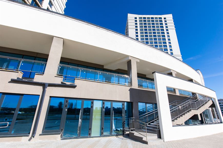 В стилобате домов "Гоген" и "Рафаэль" еще есть возможность купить помещение коммерческого назначения