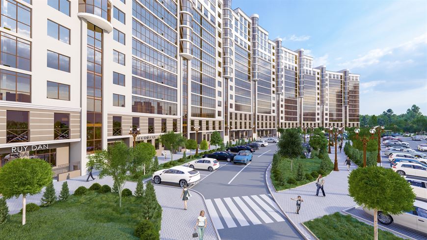 В доме №1 первые два этажа — сплошной ряд помещений коммерческого назначения с выходом на проспект Независимости