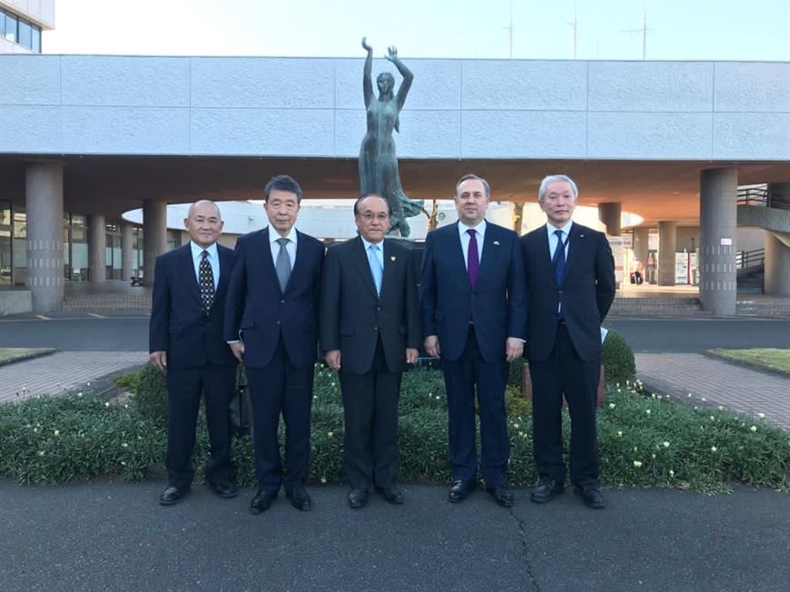 Посол Руслан Есин с председателем туристической ассоциации г.Касима и представителеями регионального бизнеса Посол Руслан Есин с председателем туристической ассоциации г.Касима и представителеями регионального бизнеса