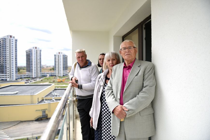 Покорять столицу семья отправит младшего внука! "Очень счастливы и довольны! Монолитный дом, хороший подъезд, рядом детская площадка. И балкон отличный!" Покорять столицу семья отправит младшего внука! "Очень счастливы и довольны! Монолитный дом, хороший подъезд, рядом детская площадка. И балкон отличный!"