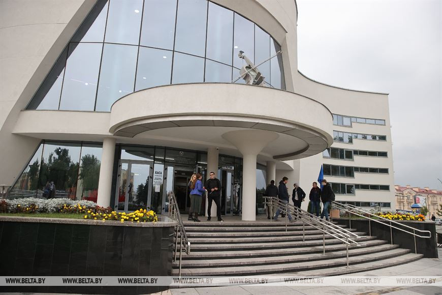 Площадкой для общения и встреч молодежи стала Гродненская областная филармония Площадкой для общения и встреч молодежи стала Гродненская областная филармония