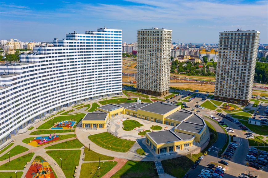 Торговый центр площадью почти 4 000 квадратных метров в квартале "Эмиратс Люкс"