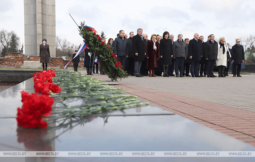 Во время церемонии возложения Во время церемонии возложения