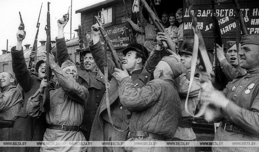 Салют Победы! Фото БЕЛТА, 1945 год