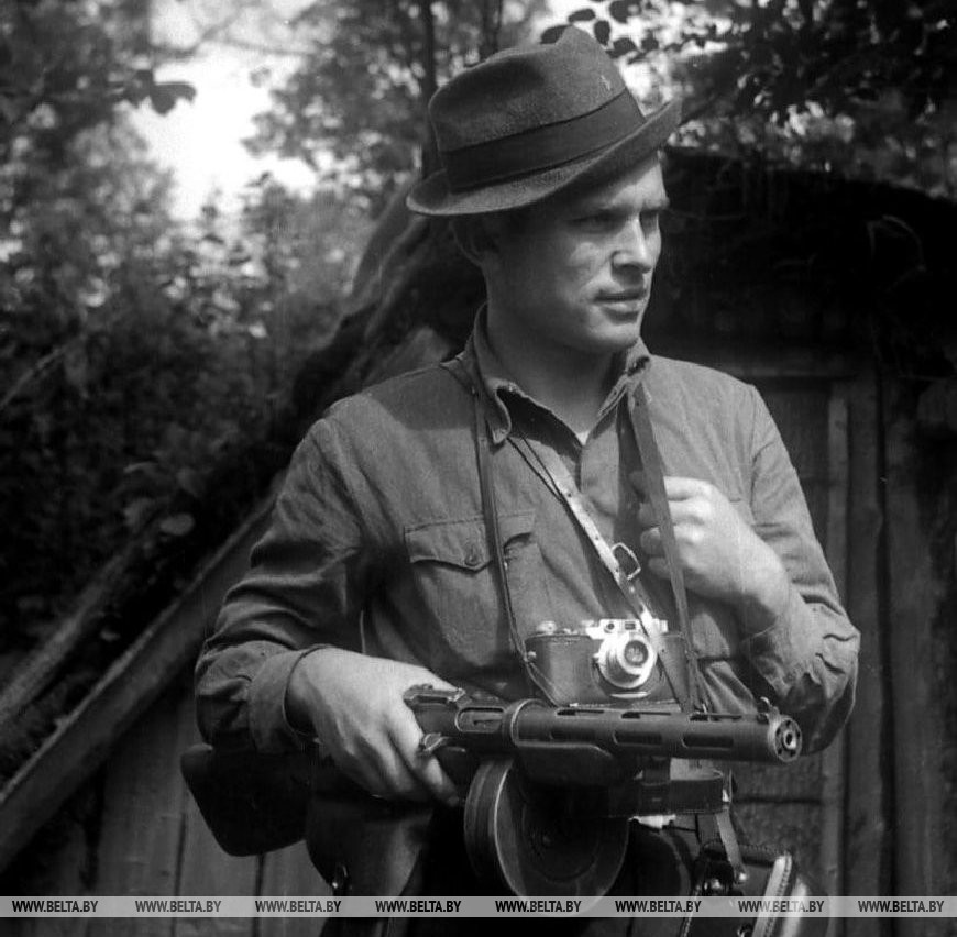 Фотокорреспондент БЕЛТА В. Лупейко, 1943 год