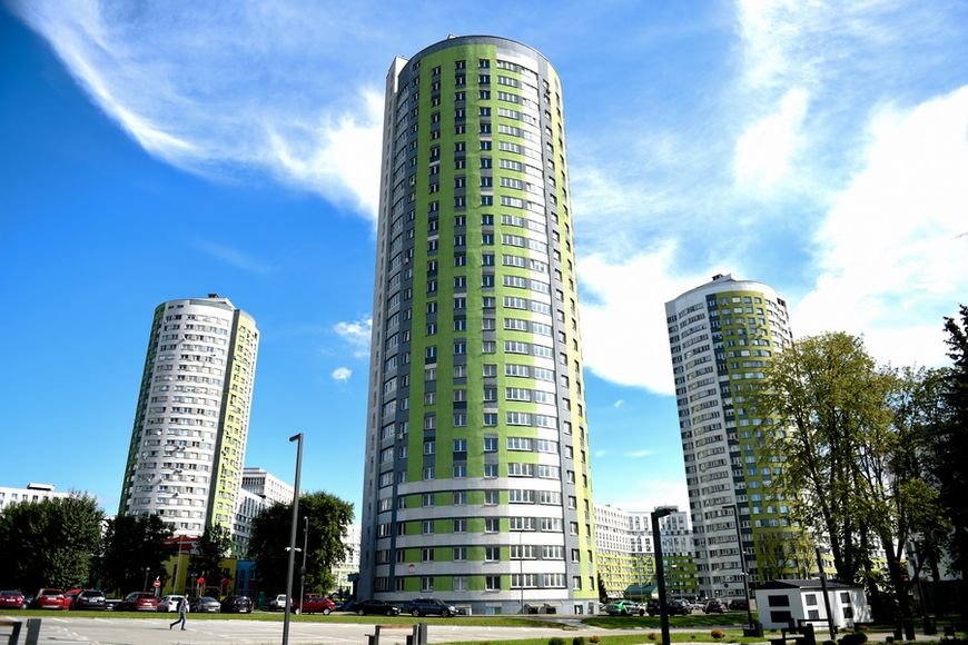 Получив ключи, Любовь Васильевна вместе с родными отправилась в "Каскад", чтобы оценить выигранную квартиру Получив ключи, Любовь Васильевна вместе с родными отправилась в "Каскад", чтобы оценить выигранную квартиру