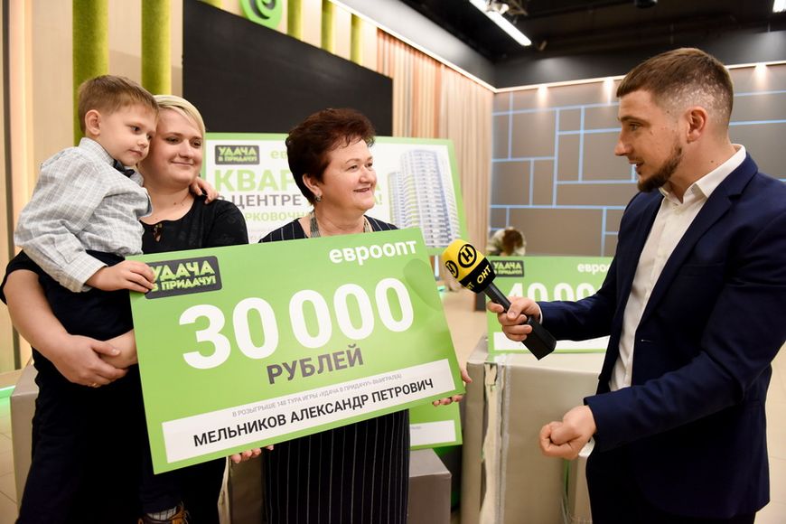 Минчанин Александр Мельников сейчас в командировке и за призом делегировал супругу Минчанин Александр Мельников сейчас в командировке и за призом делегировал супругу