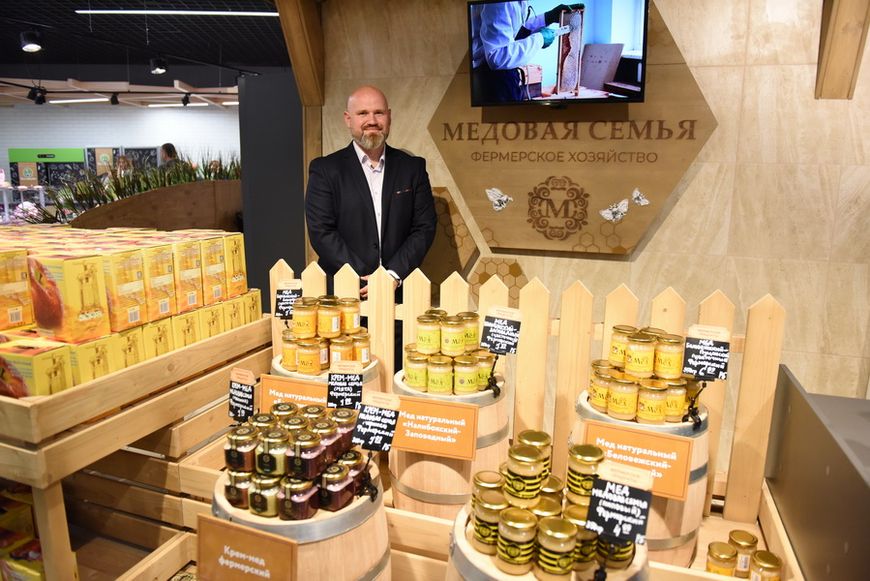 Глава фермерского хозяйства "Медовая семья" Андрей Рыжков