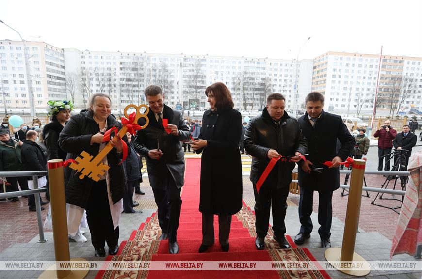В церемонии открытия поликлиники приняли участие председатель Мингорисполкома Владимир Кухарев, председатель Совета Республики Наталья Кочанова, помощник Президента - инспектор по Минску Александр Барсуков В церемонии открытия поликлиники приняли участие председатель Мингорисполкома Владимир Кухарев, председатель Совета Республики Наталья Кочанова, помощник Президента - инспектор по Минску Александр Барсуков