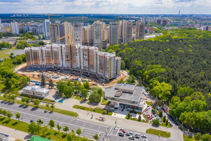 Приезжайте, чтобы лично оценить уникальное расположение комплекса "Парк Челюскинцев"!