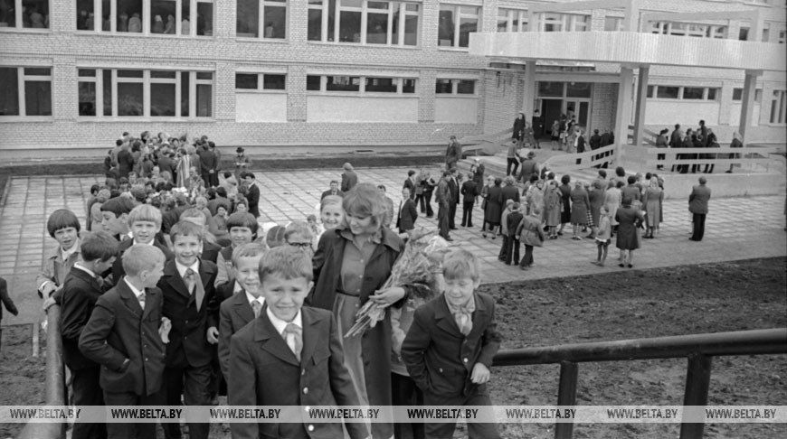 1 сентября 1981 года. Новая минская СШ № 43 1 сентября 1981 года. Новая минская СШ № 43