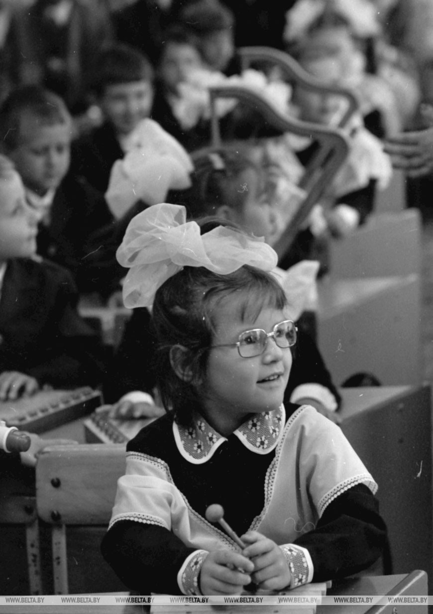 1 сентября 1988 года. Средняя школа № 53 г. Минска 1 сентября 1988 года. Средняя школа № 53 г. Минска