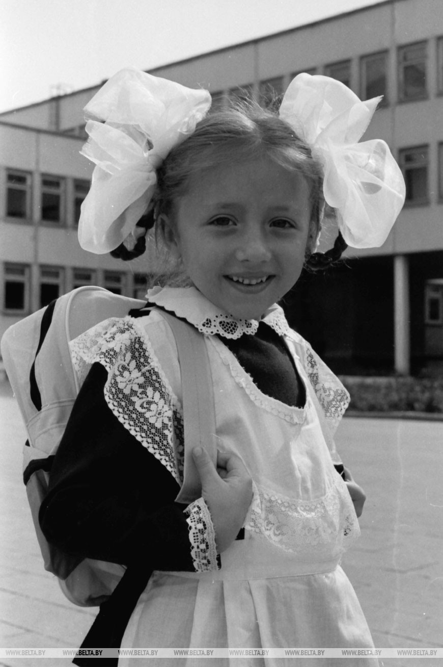 Первоклассница Катя Волокович. СШ № 40 г. Витебска, 1994 год Первоклассница Катя Волокович. СШ № 40 г. Витебска, 1994 год